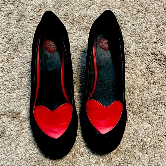 T.U.K. Velvet Kitten Heels with Red Heart - Picture 6 of 6